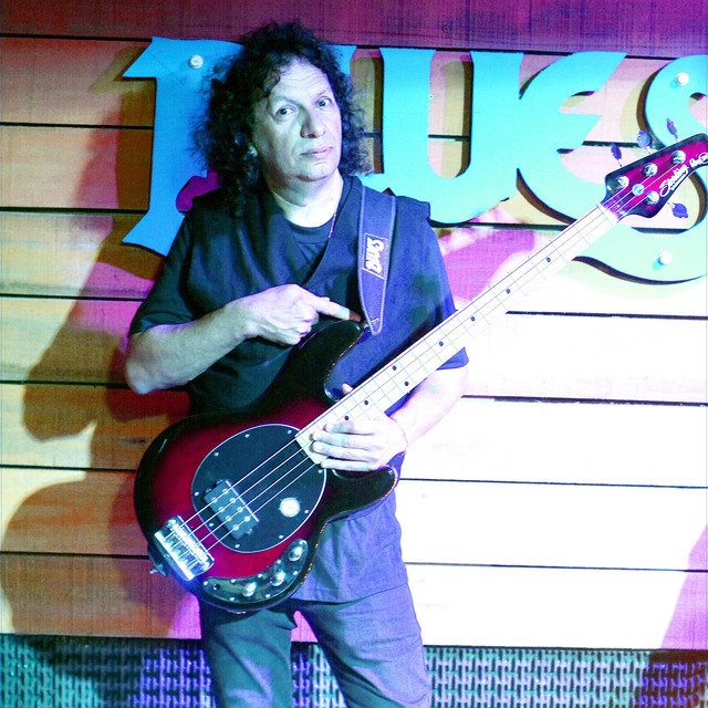 Clavito Actis con el bajo, Clavos Band