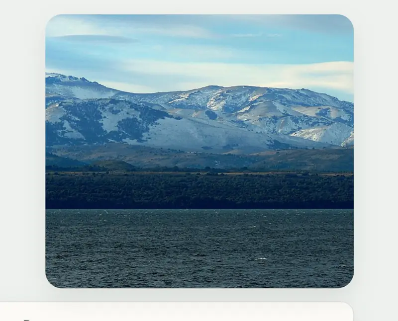 Lago Nahuel Huapi y cerros con nieve