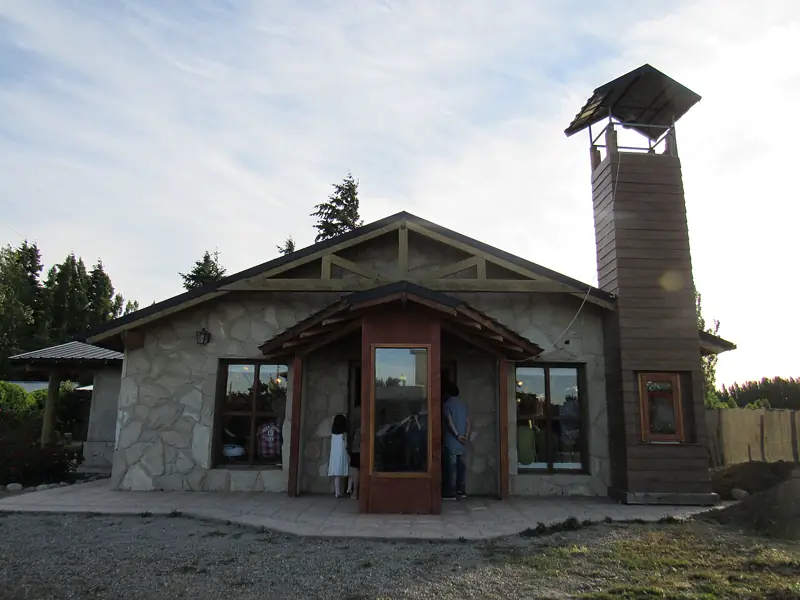 Stone and timber home in Dina Huapi